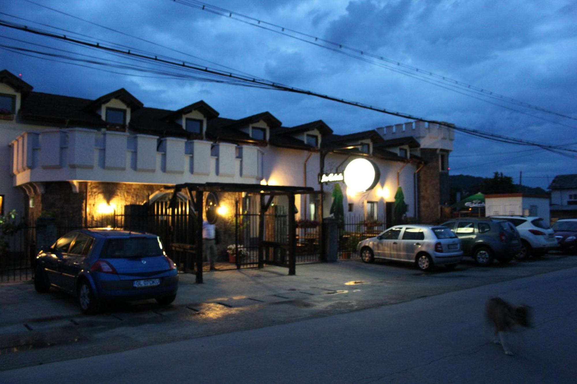 Hotel LaCetate Piteşti Esterno foto