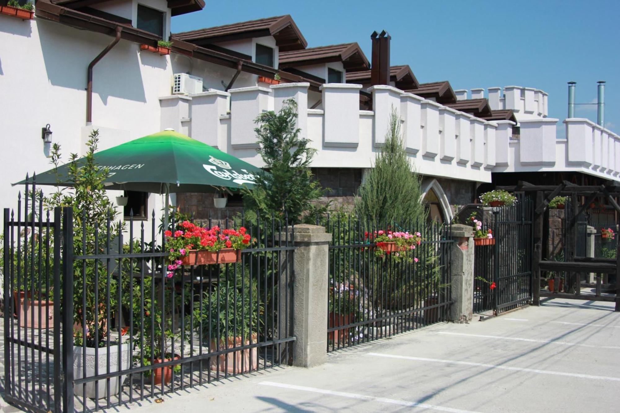 Hotel LaCetate Piteşti Esterno foto