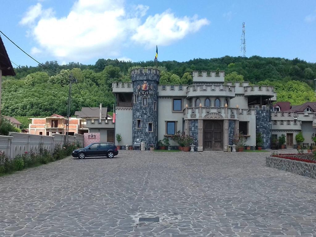 Hotel LaCetate Piteşti Esterno foto