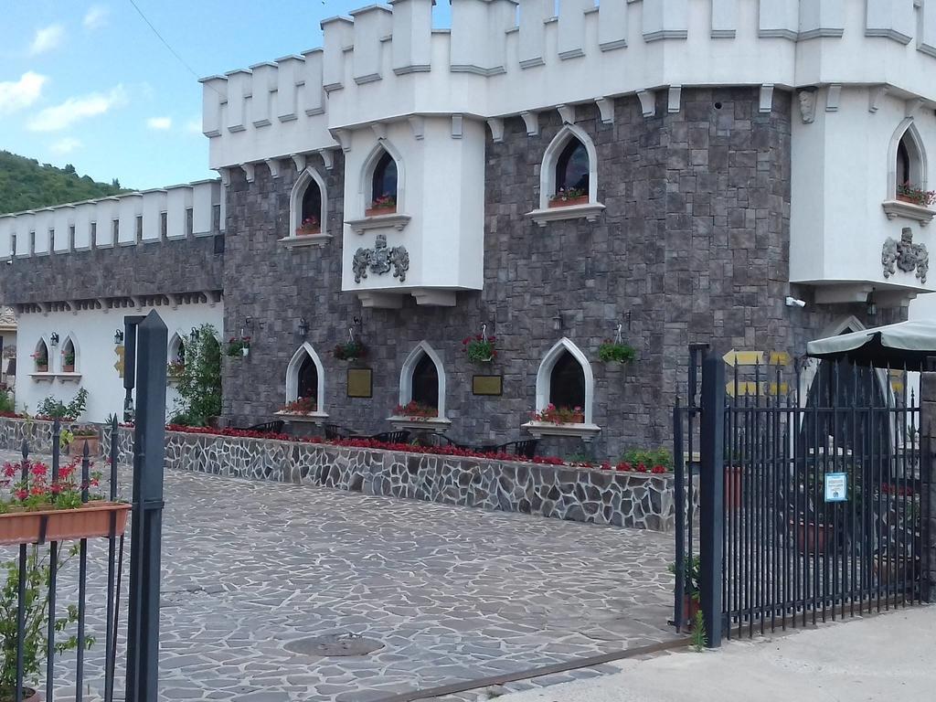 Hotel LaCetate Piteşti Esterno foto