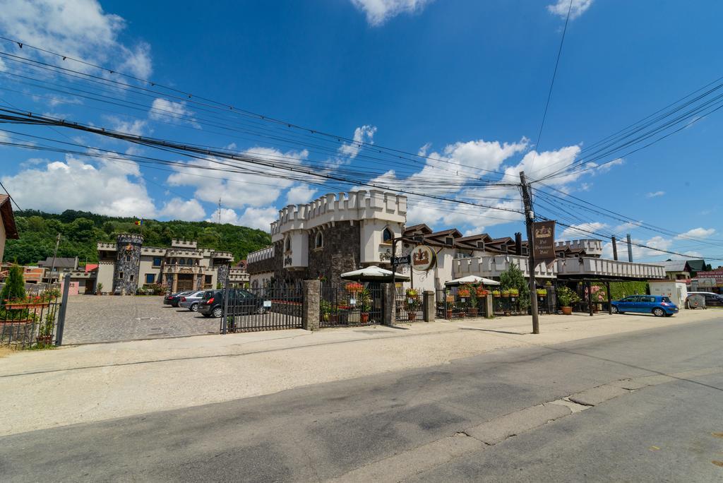 Hotel LaCetate Piteşti Esterno foto