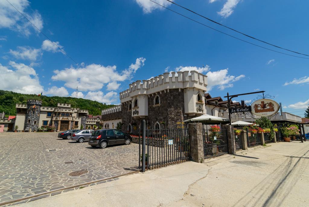 Hotel LaCetate Piteşti Esterno foto