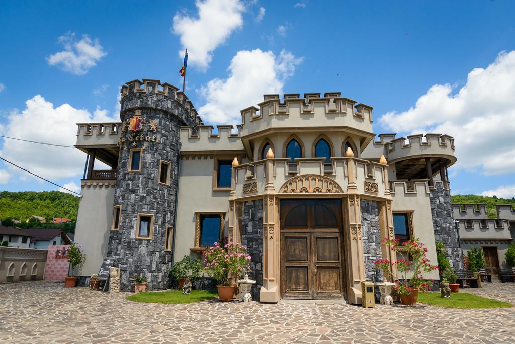 Hotel LaCetate Piteşti Esterno foto